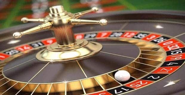 Pengguna mobile membaca panduan betano